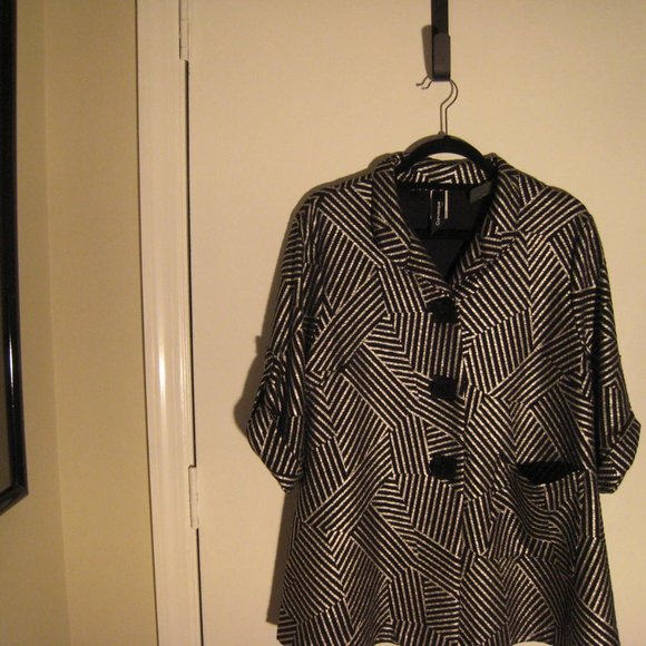 Women's Lightweight Abstract Design Flare Jacket - Picture 4 of 4